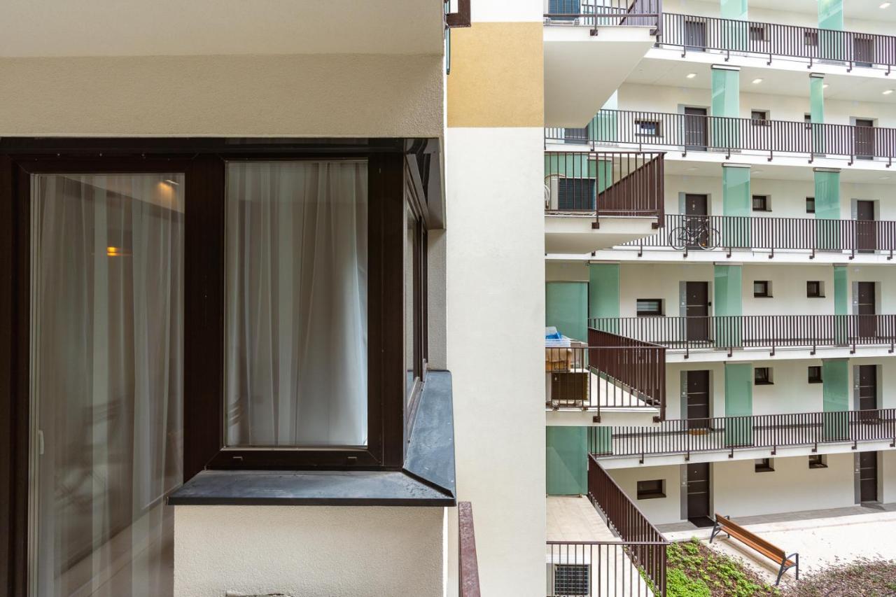 Modern & Newly Built Apartment With Private Garage — Fotók 3